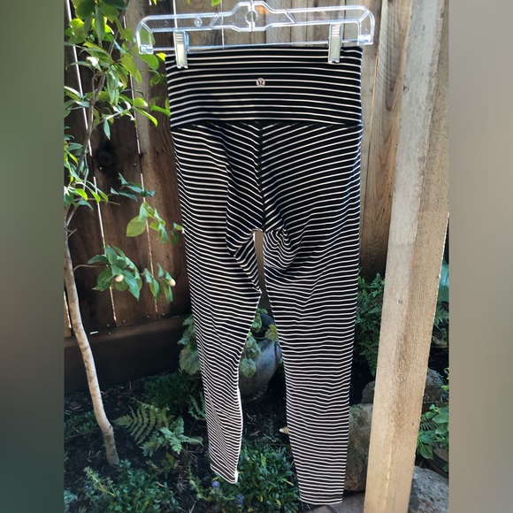 Lululemon Wunder Under Tights High Rise 28” size 6 LIKE NEW! - Picture 4 of 5